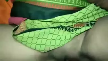 Indian hot sexy girl ki chud ki balo ki safai aur chudai X friend ne ki Indian sex video
