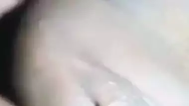 Big-asses Desi XXX girl showing her pink pussy hole on cam