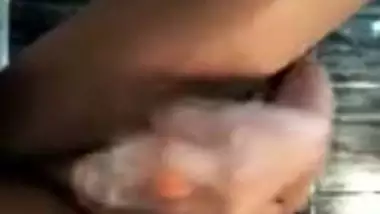 Horny Desi XXX bitch masturbating pussy with bottle video MMS