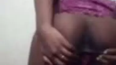 Lankan Milk Tanker Sexy Girl Showing