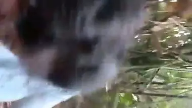 Nude Tamil girl sucking lund of payyan in forest