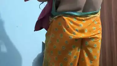 Curvaceous Indian girl removing saree and nude show