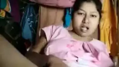 Horny like hell Bangla girl fingers her XXX snatch in Desi video