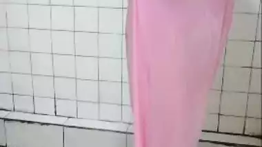 Desi village aunty nude bath