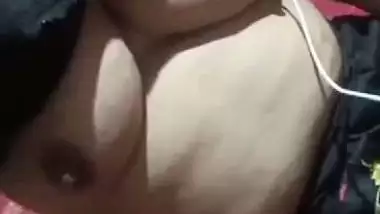 Married bhabhi removing bra and showing big boobs