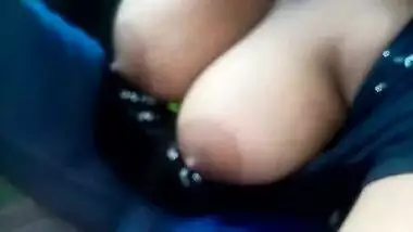 Desi big boobs aunty handjob